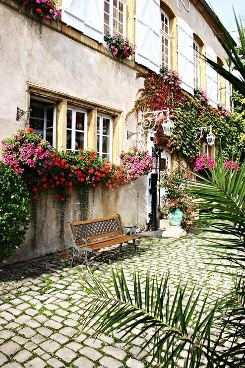 Hotel Restaurant La Bergerie Rugy Exterior photo